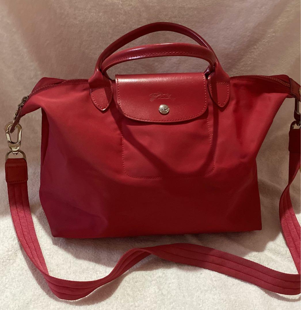 Longchamp Neo two way (Category: Luxury Bags & Wallets) located in Bulacan. Submitted by littlemissmj (Listing ID 1007563804, Image 1). Description: Preloved Longchamp Neo Needs Cleaning lang po Nabura na tag but it is made in france VGUC .