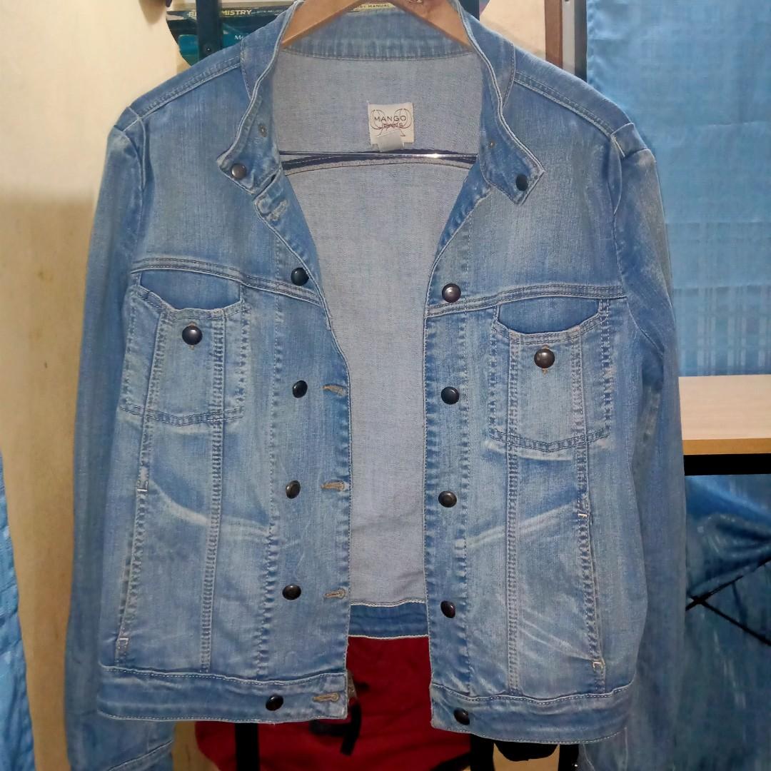 Mango lightweight denim jacket (Category: Coats, Jackets and Outerwear) located in Calasiao. Submitted by matrona (Listing ID 1007647049, Image 3). Description: Lightweight denim Pwedeng pwede gamitin kahit tirik ang araw♥️ S-Semi l One day reservation only..