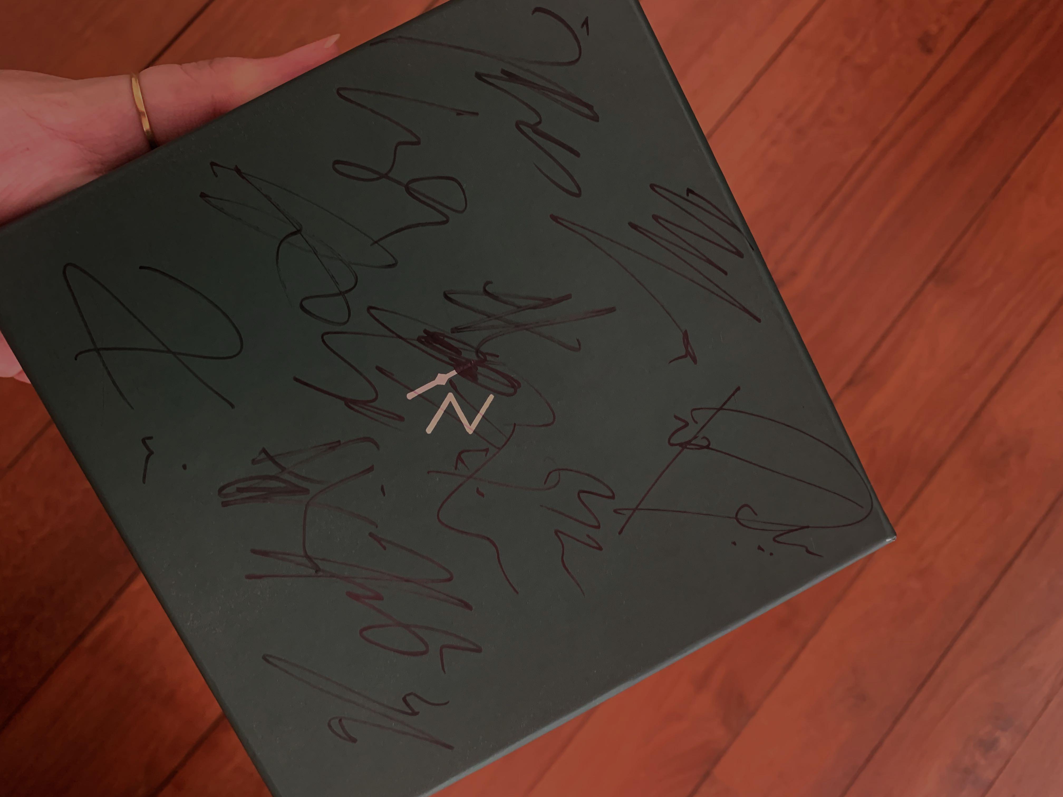 Signed Rare Exo Ot12 Ë¹ë§¤ Miracles In December Ë¹ë§¤ Authentic Album Autographed Entertainment K Wave On Carousell I chose delicate flowers and photoshoot to nature republic with exo~ i hope you guys will like it :heart_eyes: carousell