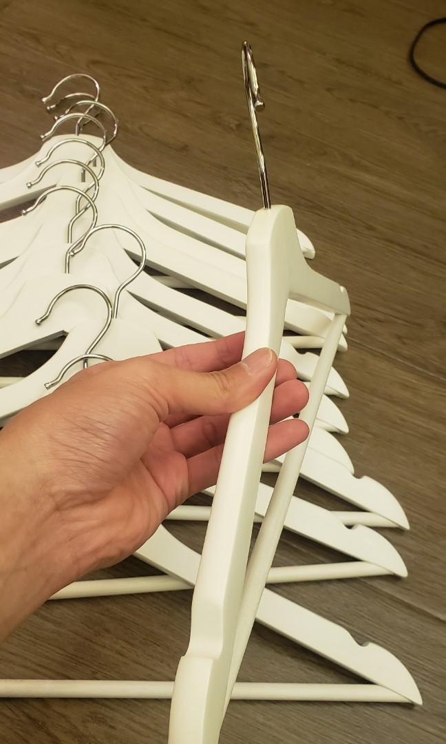 Ikea White Wood Hangers 純白衣架, 傢俬＆家居, 其他 Carousell