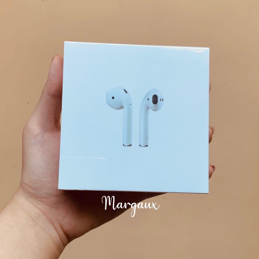 AirPods 2 Wired Charging Case (Category: Portable Audio Accessories) located in Mandaluyong City. Submitted by lady.lannister (Listing ID 1007904882, Image 1). Description: Brand new and sealed Original 💯 Price is Fixed With 1 Year Apple Warranty No to low ballers 🙅‍♀️.