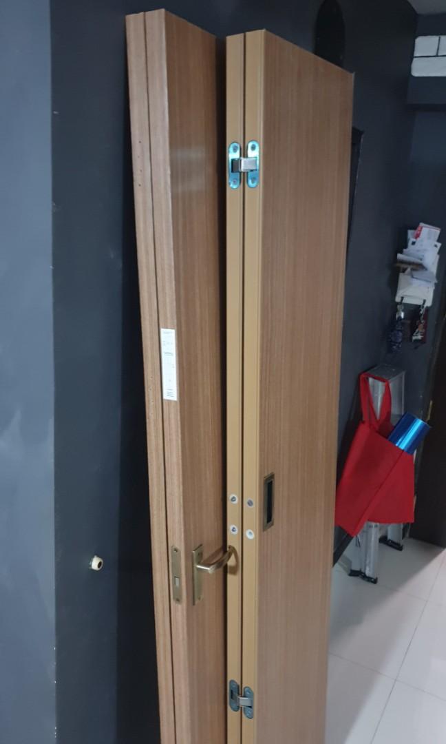 HDB BTO BiFold Toilet Door x2 (used), Furniture & Home Living, Bathroom & Kitchen Fixtures on