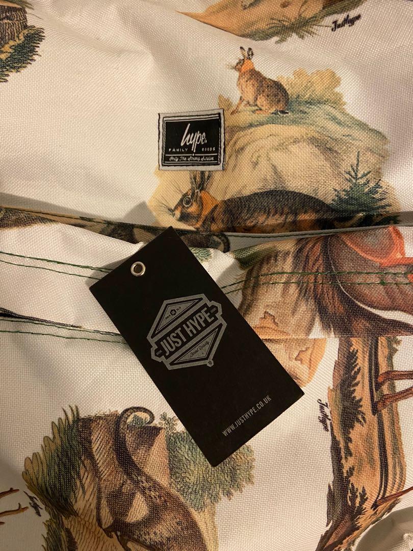 Hype backpack （分類：背囊）位於 Hong Kong。 由 yt1117 提交（商品編號 1007942813，圖片 4）。簡介： Hype backpack animals print 70%new 夠曬獨特 出街唔使驚同人撞😉。