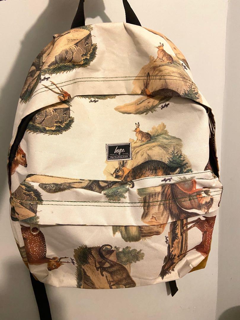 Hype backpack （分類：背囊）位於 Hong Kong。 由 yt1117 提交（商品編號 1007942813，圖片 2）。簡介： Hype backpack animals print 70%new 夠曬獨特 出街唔使驚同人撞😉。