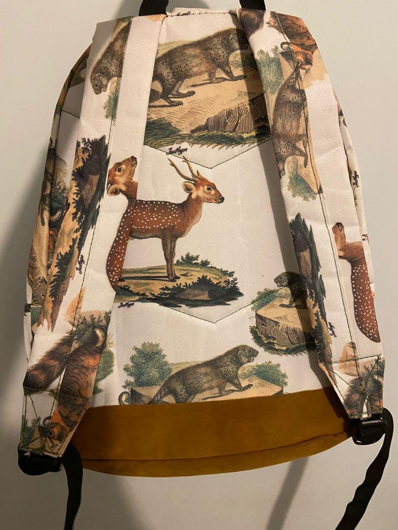 Hype backpack （分類：背囊）位於 Hong Kong。 由 yt1117 提交（商品編號 1007942813，圖片 3）。簡介： Hype backpack animals print 70%new 夠曬獨特 出街唔使驚同人撞😉。