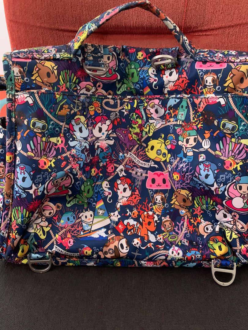 Jujube Seapunk BFF (Category: Diaper Bags & Wetbags) located in Santa Rosa. Submitted by moniquenatalia (Listing ID 1007786500, Image 3). Description: With messenger and back strap, no change pad Rating as good used condition (to be safe) but looks really nice in person Has scratches on metal feet Very crisp pa and vibrant color Flaw: inside plastic pouch has tears and became cloudy because of storage I can send more photos or a video RFS: heartb