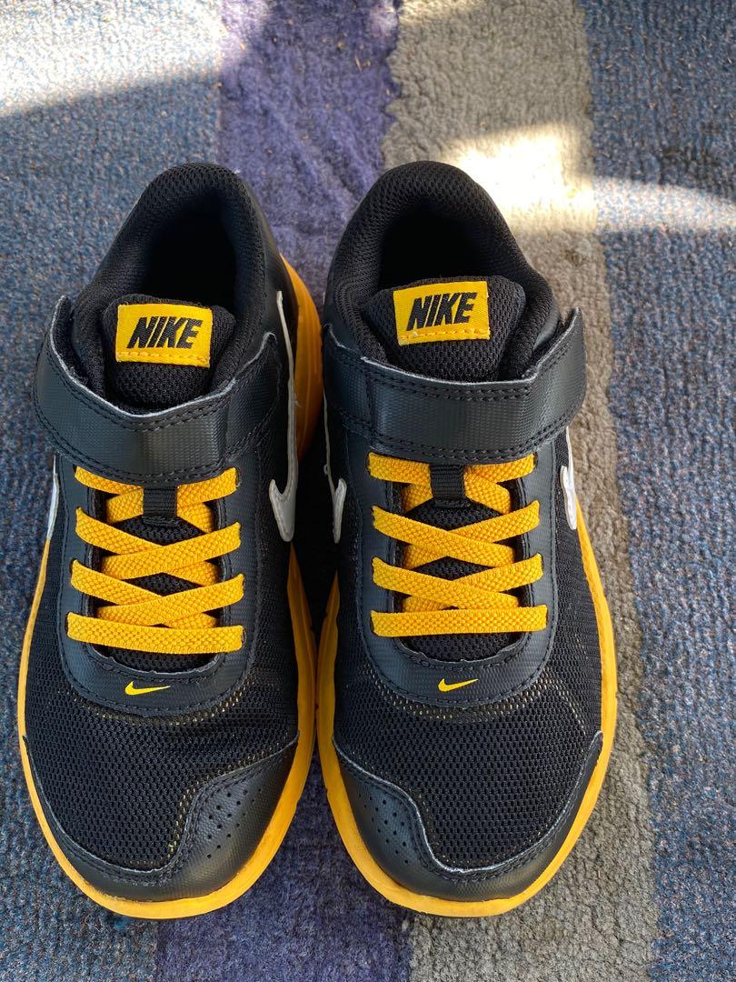 Kasut Nike Kanak Kanak Babies Kids Others On Carousell