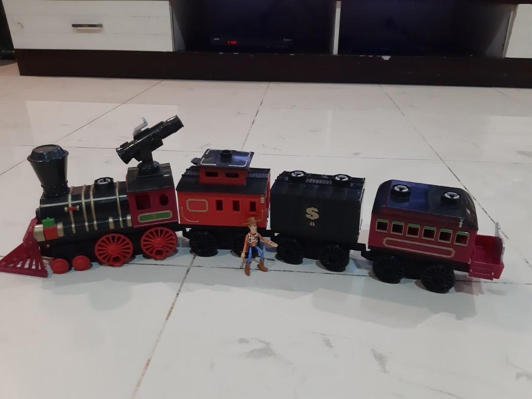toy story ready to play train set