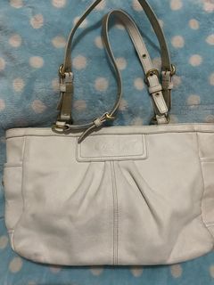 (Category: ) located in . Submitted by Thrifted (Listing ID 1007888135, Image 1). Description: .