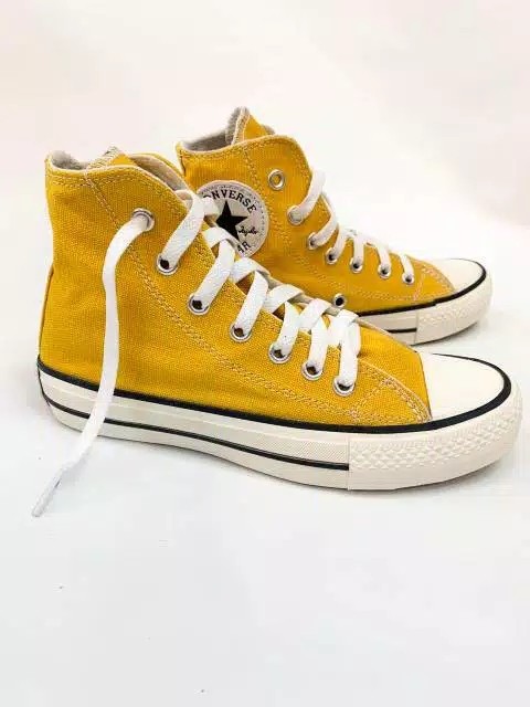 Sepatu Converse Classic Kuning Tinggi 70 S Made In Vietnam Fesyen Wanita Sepatu Di Carousell