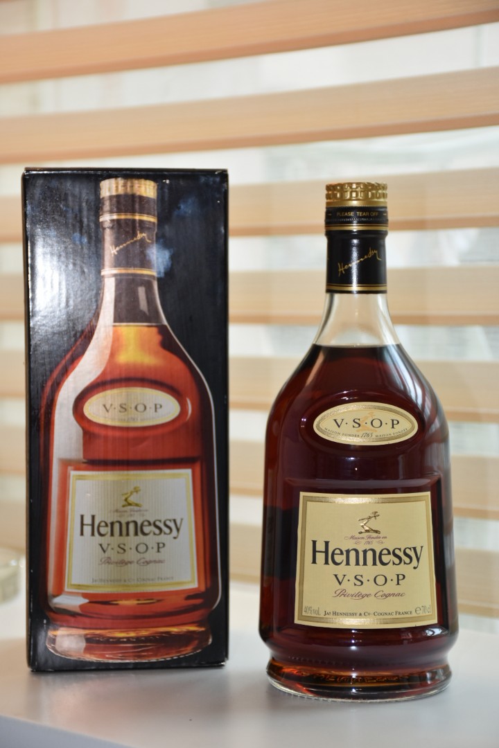 80-90年代Hennessy VSOP Cognac 700ml 軒尼詩干邑（有盒）金頭，牙頭。醇厚，好飲, 嘢食 嘢飲, 酒精飲料-  Carousell