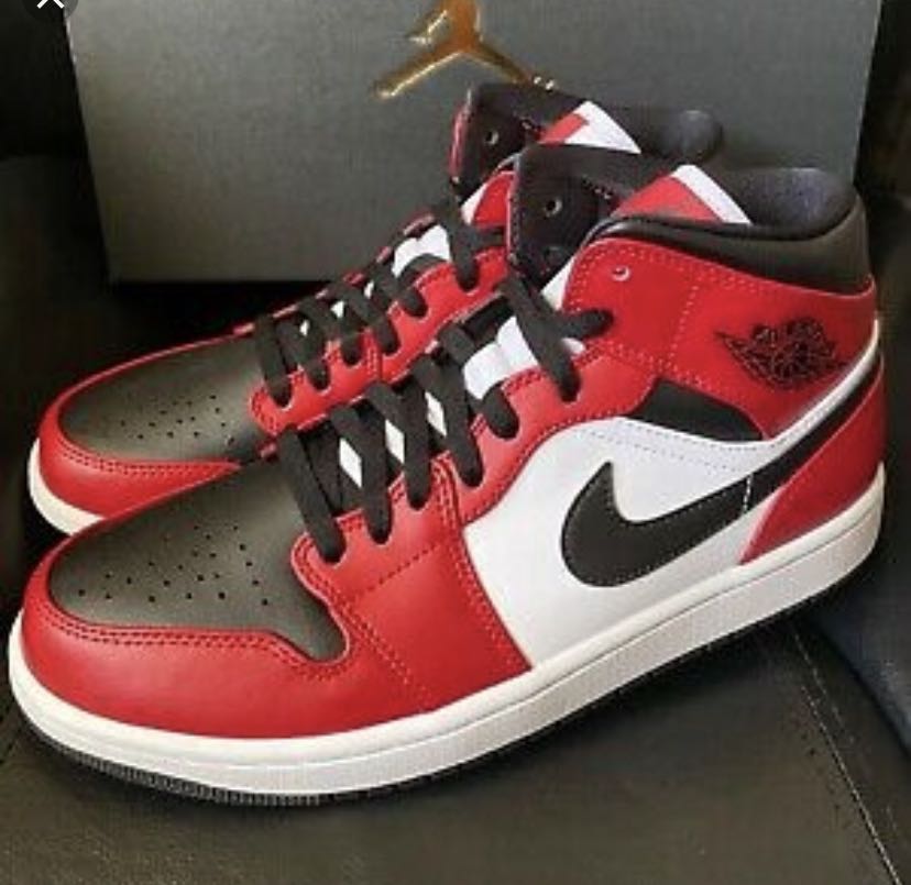 Air jordan 1 Mid chicago black toe, Men's Fashion, Footwear, Sneakers on  Carousell