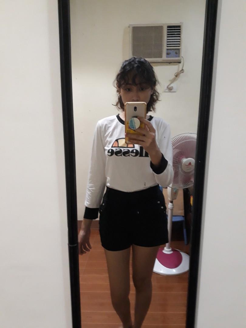 ORIGINAL Ellesse White Stretchable Long Sleeves Shirt (Category: Longsleeves) located in Paranaque City. Submitted by merlindel (Listing ID 1008089244, Image 1). Description: - fits XS to M - wear it or give it as a gift to your loved ones!.
