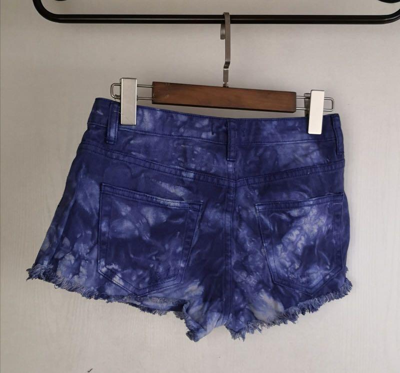 F21 Forever 21 Tie Dye Batik Shorts (Category: Shorts) located in Manila. Submitted by jpm317 (Listing ID 1008113819, Image 3). Description: F21 Forever 21 Tie Dye Batik Shorts Available in Blue and Pink color Size 24, 25 and 26 Factory Overruns Summer Look .