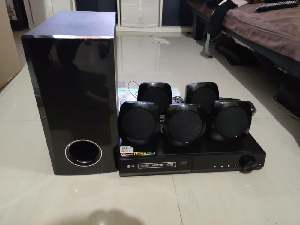 Home theater lg lhd427 top