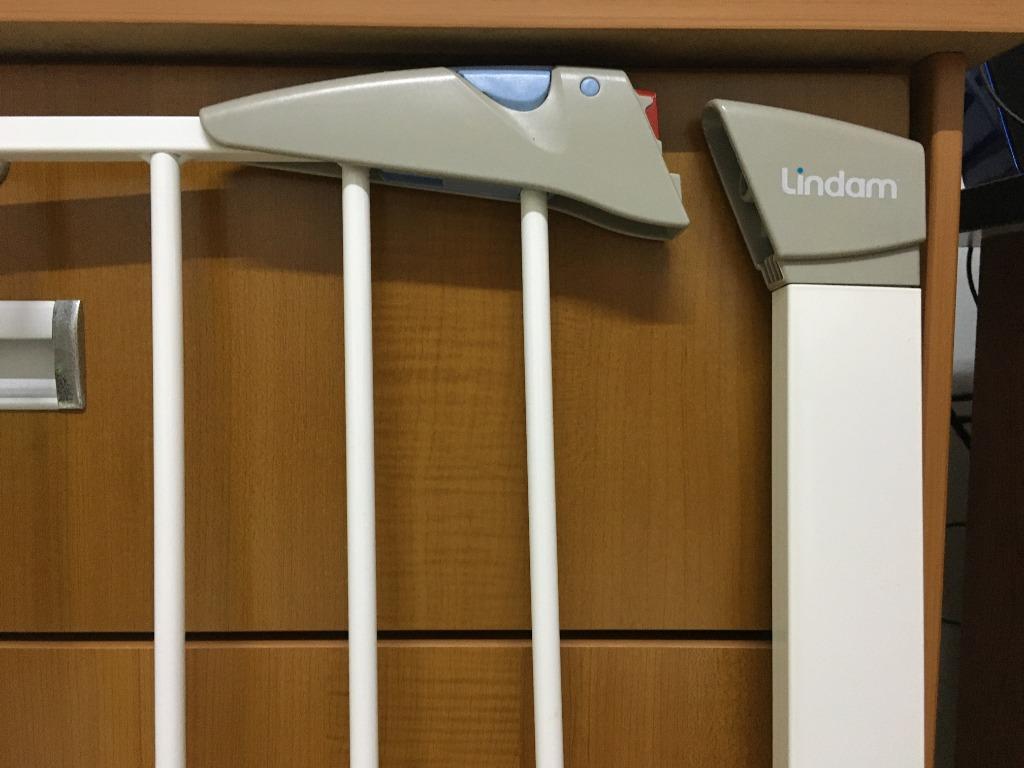 Lindam safety gate, Babies & Kids, Baby Nursery & Kids Furniture, Bed