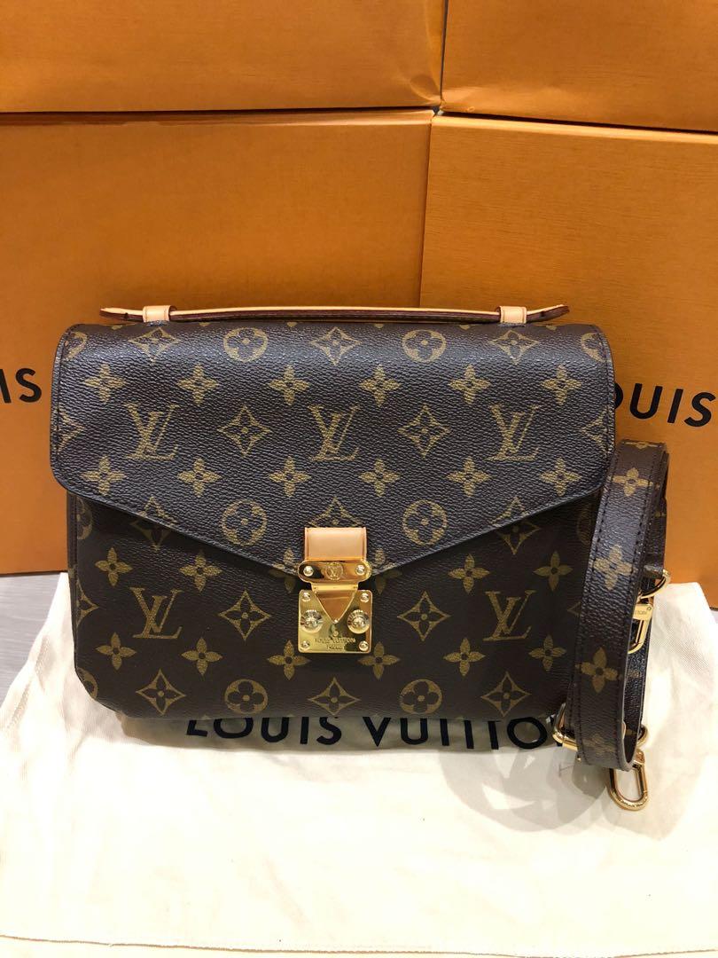 Louis Vuitton Classic M46279 Pochette Métis East West Bag