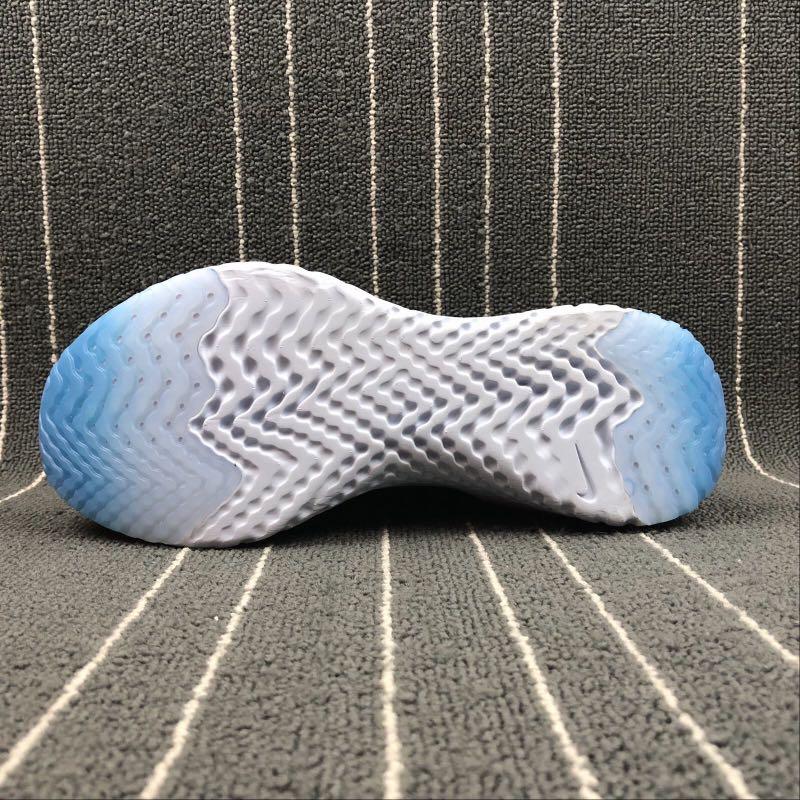Nike epic react sizing top