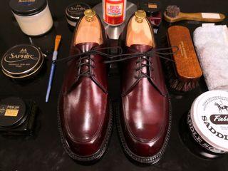 Shoe shine and restoration services