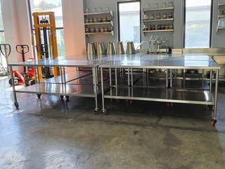 Stainless steel mobile preparation table