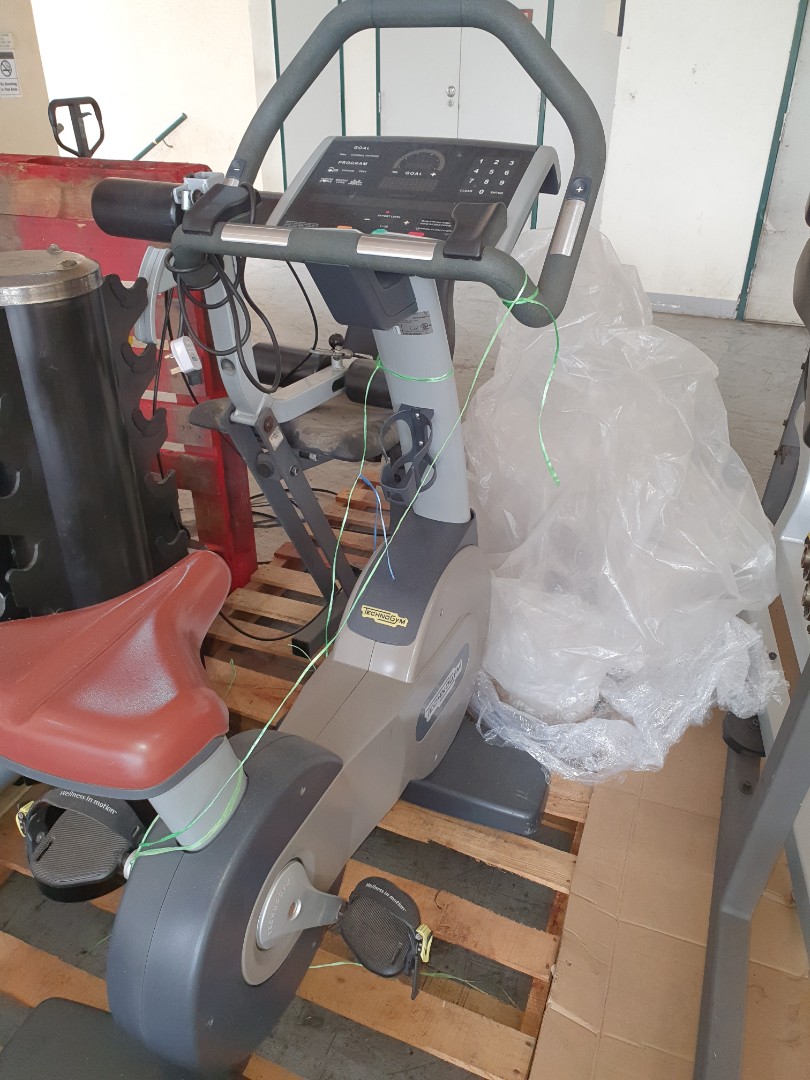 Technogym excite store 700 upright bike
