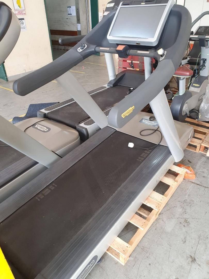 technogym excite 700 treadmill