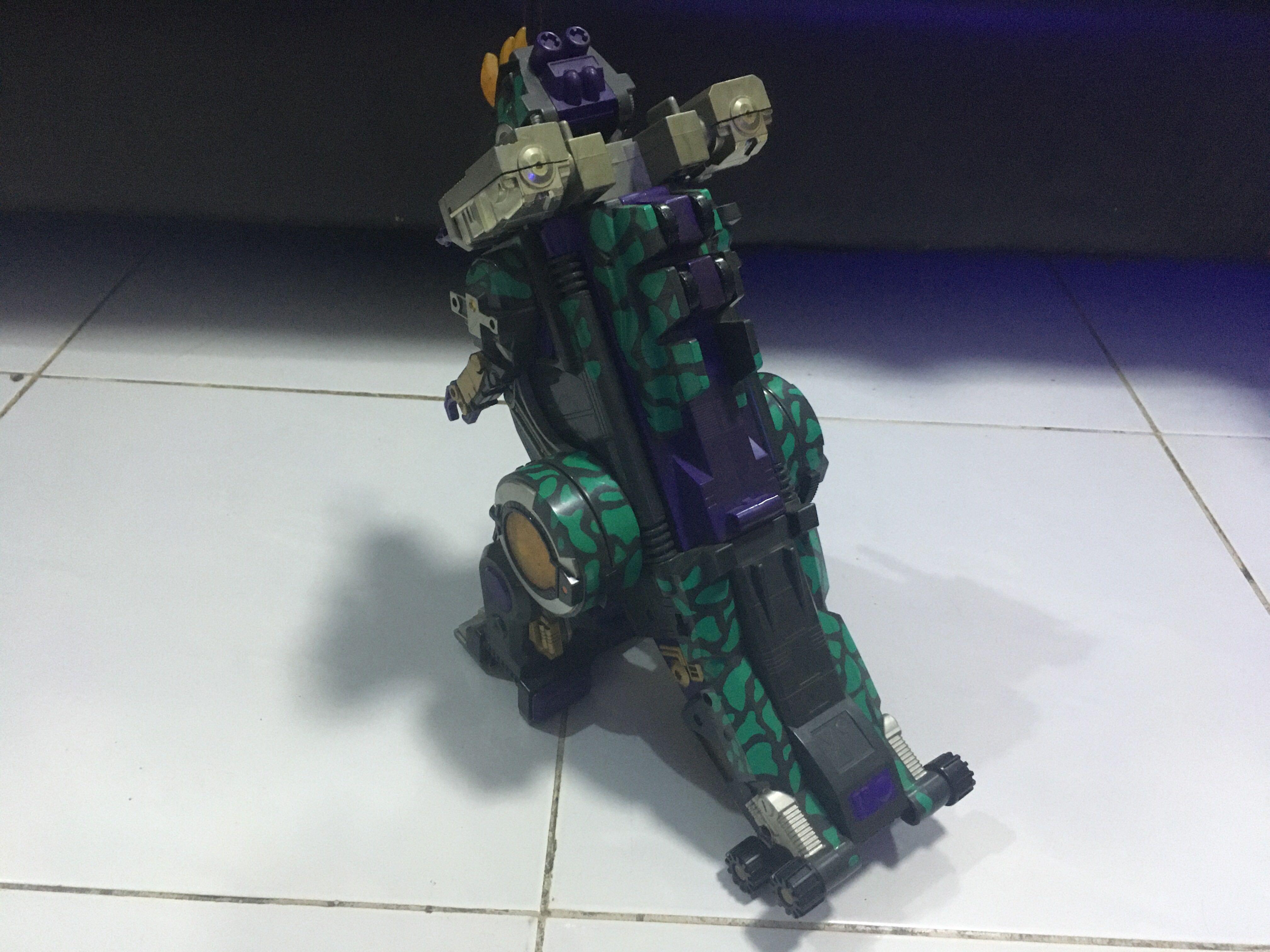 TRANSFORMER BEASTWAR GIGASTORM G1 TRIPTYCON (Category: Action & Battle Toys) located in Quezon City. Submitted by juctionstreetwear (Listing ID 1008005919, Image 2). Description: TRANSFORMER BEASTWAR GIGASTORM G1 TRIPTYCON HASBRO 1986 TAKARA CO LTD MADE IN CHIA HEIGHT 12 inches HORN SLIGHTLY BEND TO THE RIGHT NO BOX NO ATTACHMENT AS IS WHERE IS MECHANICALLY MOVING ON AND OFF FUNCTION .