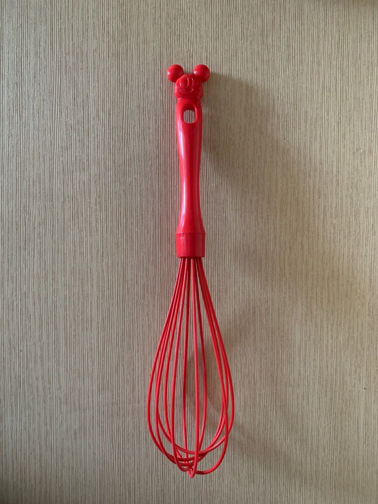 Daiso x Disney Whisk / Egg Batter, Kitchen & Appliances di Carousell