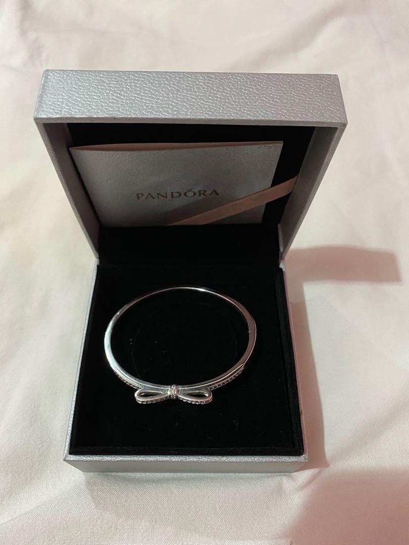 Pandora sparkling bow bangle on sale