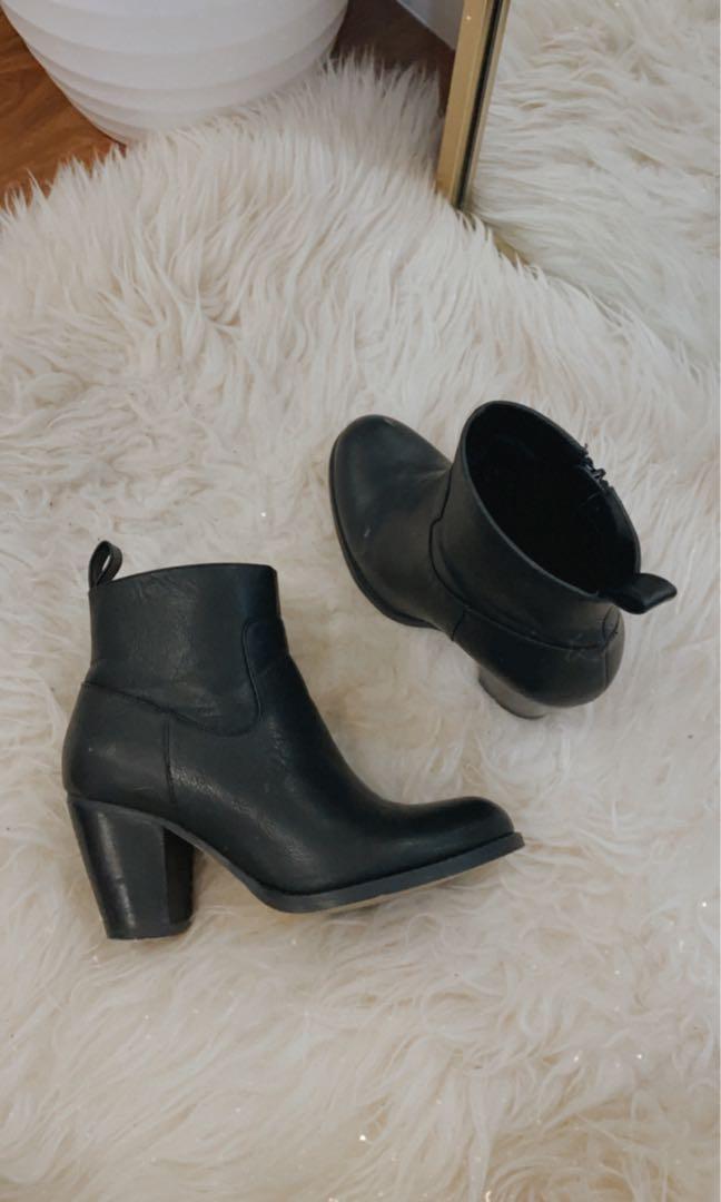 Black boots 5.5, Women's Fashion, Shoes 