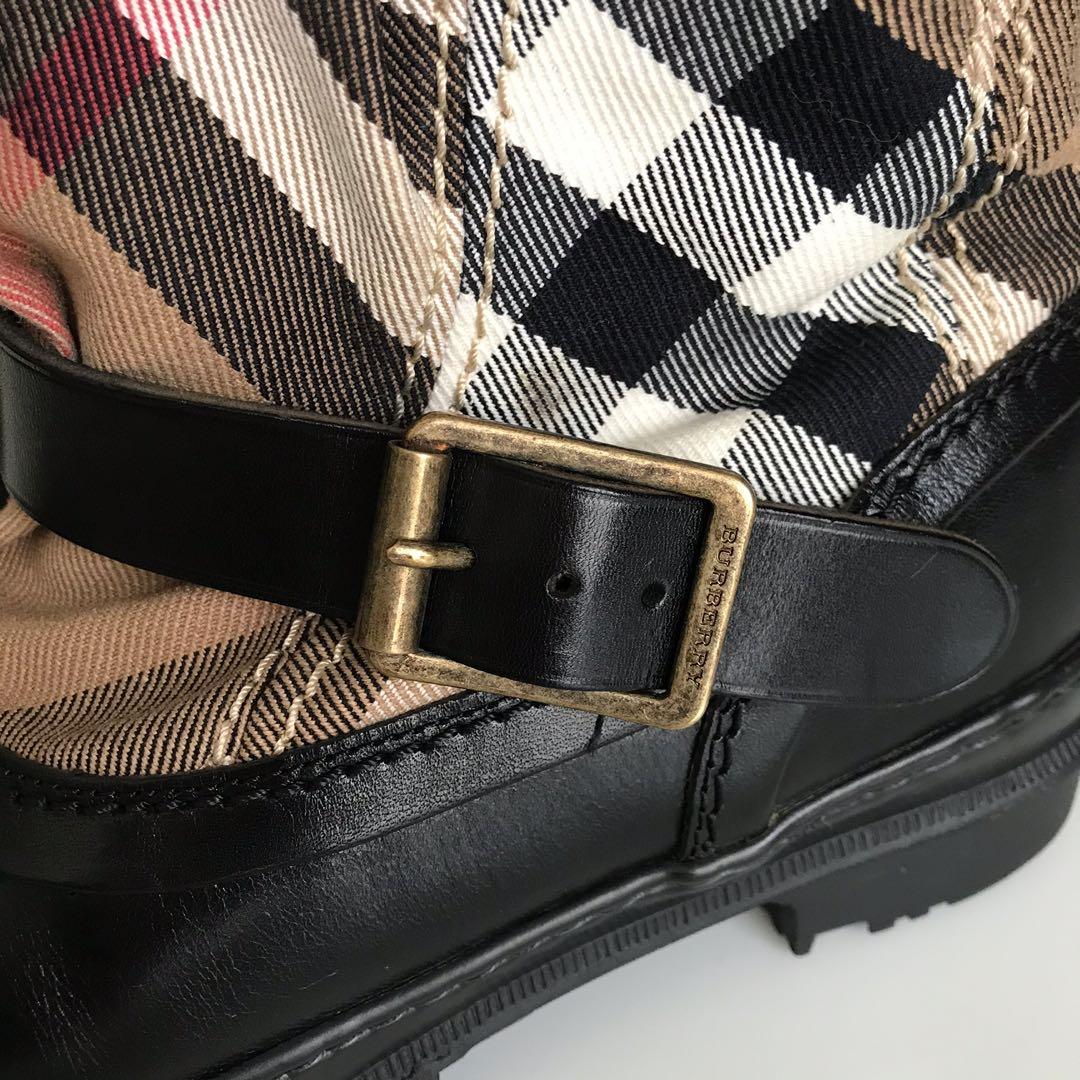 Burberry house 2024 check snow boots