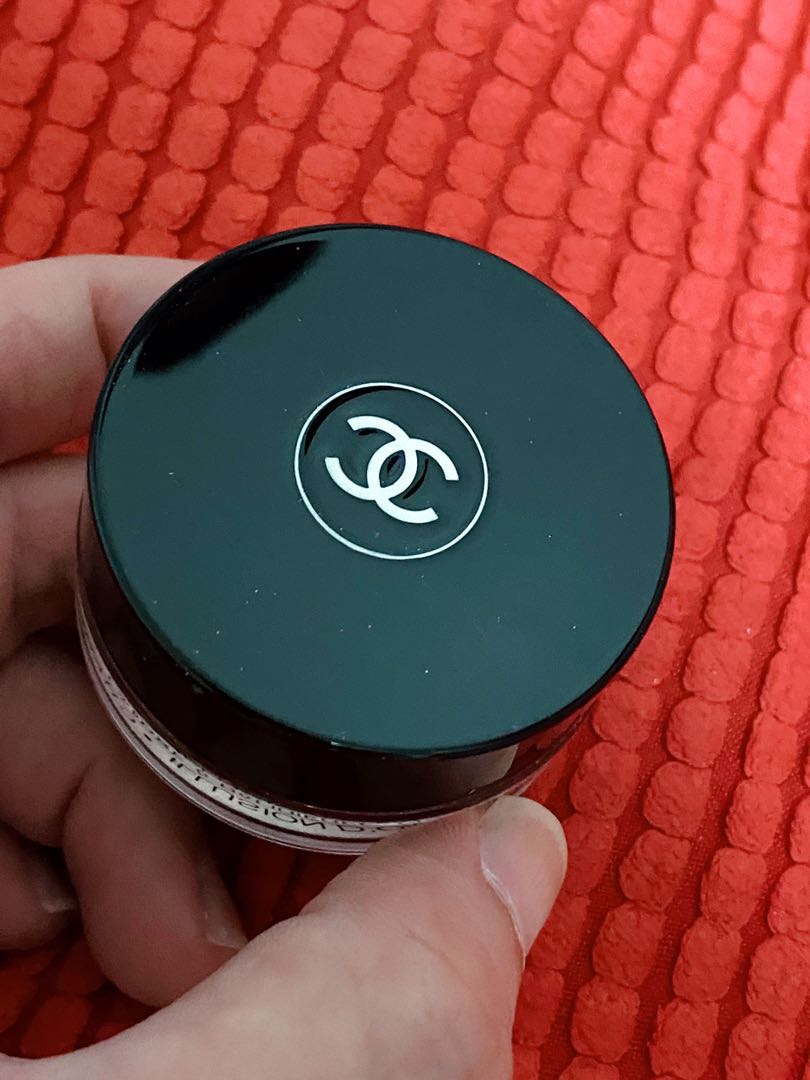 Chanel Illusion D'Ombre Long Wear Luminous Eyeshadow Fantasme 81 and Illusoire  83 Review