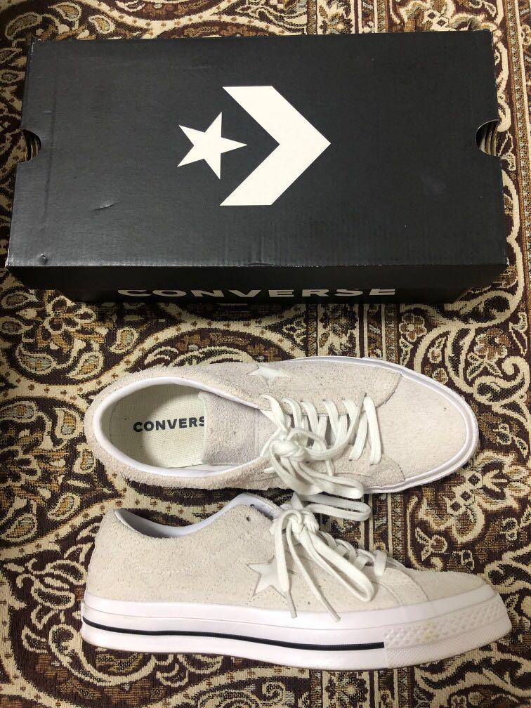 Governable At deaktivere Algebra Converse one star suede off white sz US 9, Men's Fashion, Footwear,  Sneakers on Carousell