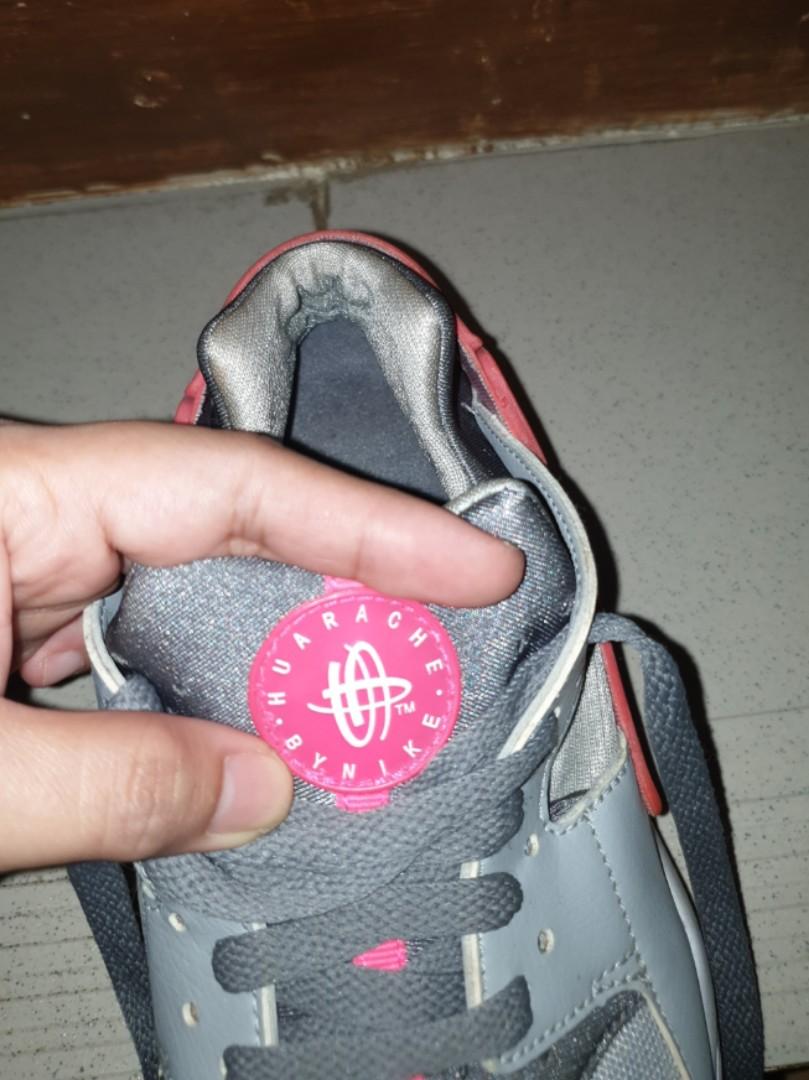 ORIGINAL NIKE HUARACHE WOMEN (Category: Sneakers) located in Muntinlupa City. Submitted by d_everythingsnice (Listing ID 1008338536, Image 3). Description: in good condition with minimal sign of usage size 5 Rfs. not using it anymore.