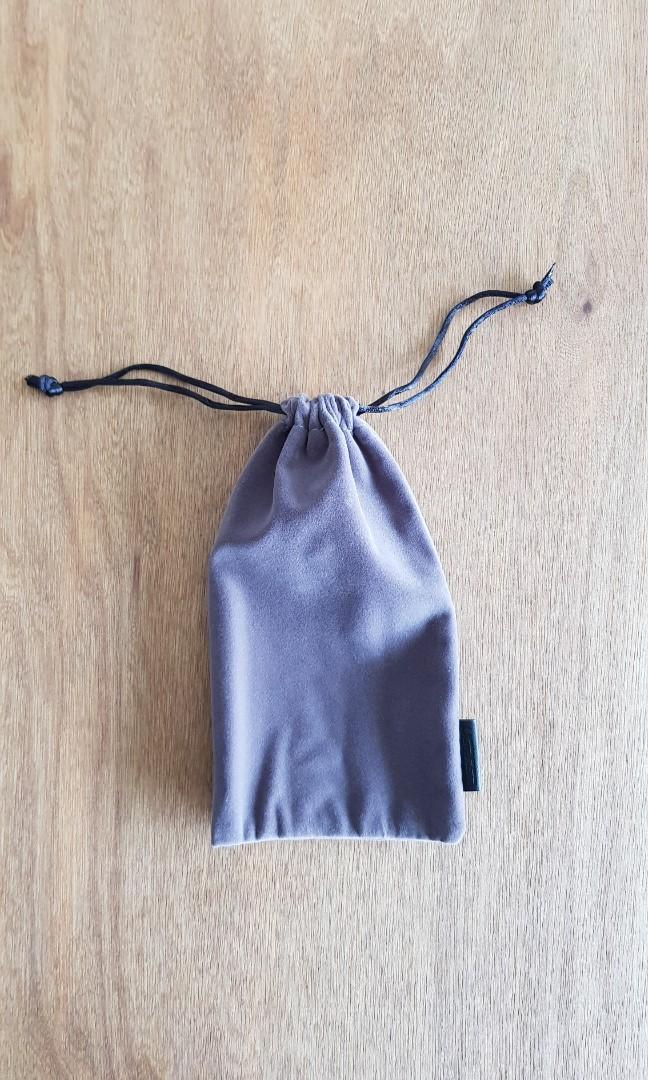 Drawstring Pouch (Category: Everything Else) located in Singapore. Submitted by wagru (Listing ID 1008179105, Image 2). Description: Velvet pouch for handphone or other accessories like power bank etc. nice velvet quality. never used before. Look at dimensions in the last pic for sizing..