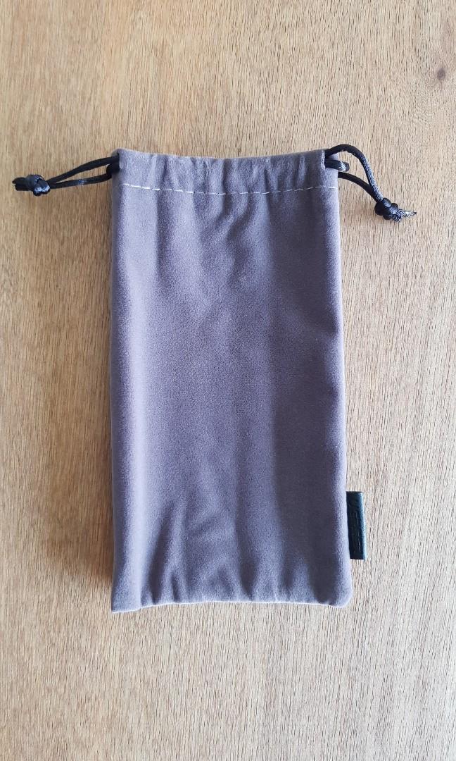 Drawstring Pouch (Category: Everything Else) located in Singapore. Submitted by wagru (Listing ID 1008179105, Image 1). Description: Velvet pouch for handphone or other accessories like power bank etc. nice velvet quality. never used before. Look at dimensions in the last pic for sizing..