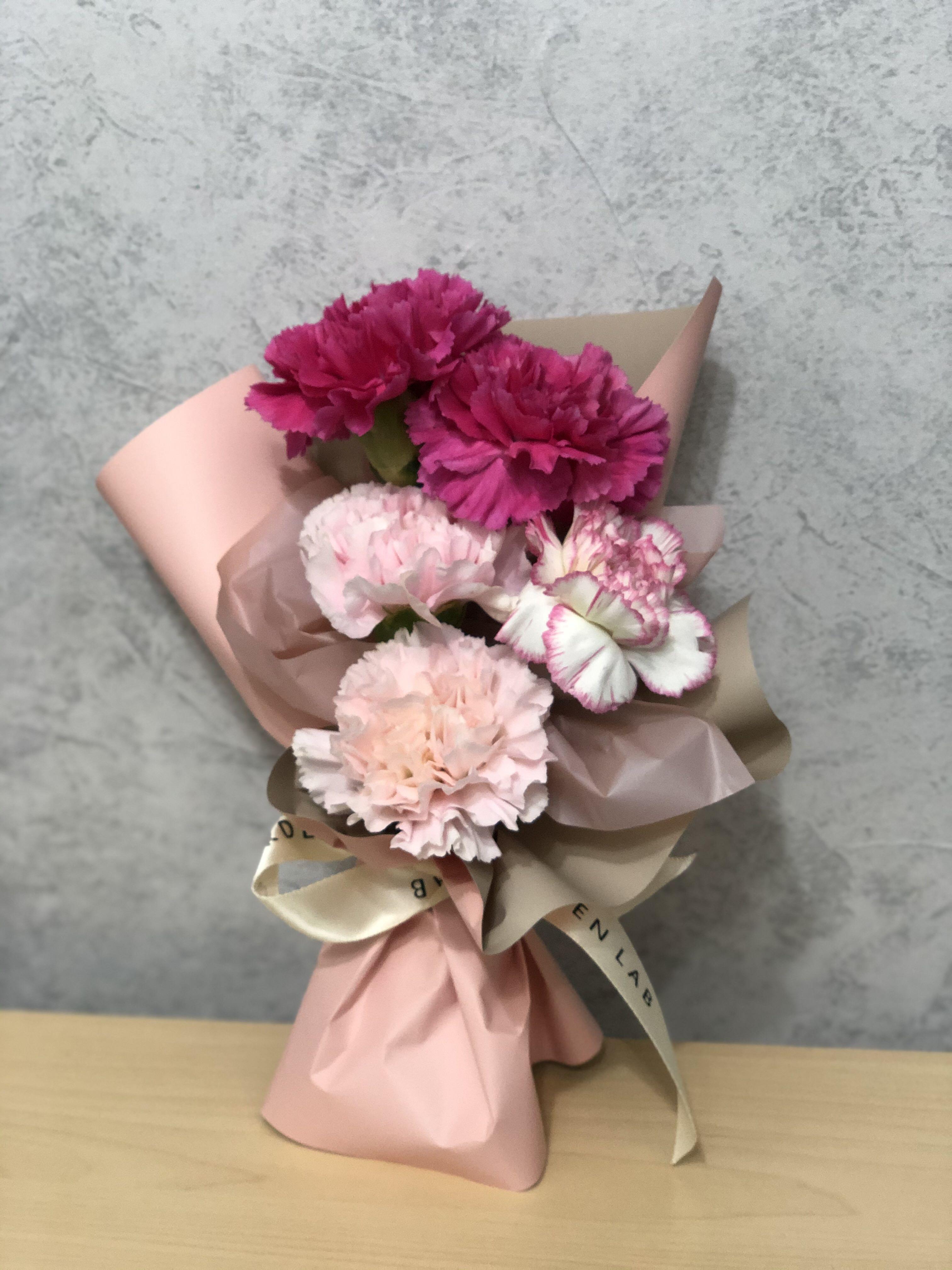 #freshflower #康乃馨花束 #韓式花束 #鮮花花束 #special #giftidea, 手作＆自家設計, 手作產品 ＆ 飾物 - Carousell