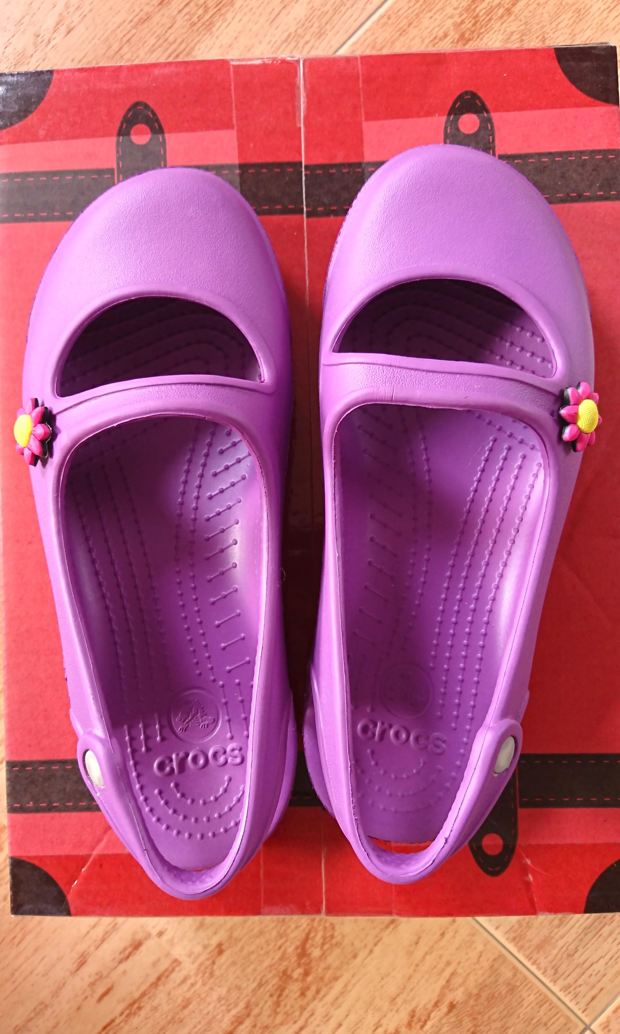 girls croc flip flops