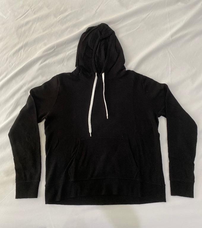H&M Longsleeve Black Hoodie (Category: Longsleeves) located in Cainta. Submitted by red_umbrella (Listing ID 1008246151, Image 2). Description: Fits sizes S-M No flaws Good condition Slightly used Specific Measurements: L-23" W-21" #carouswitch.