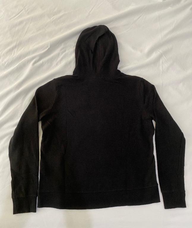 H&M Longsleeve Black Hoodie (Category: Longsleeves) located in Cainta. Submitted by red_umbrella (Listing ID 1008246151, Image 3). Description: Fits sizes S-M No flaws Good condition Slightly used Specific Measurements: L-23" W-21" #carouswitch.
