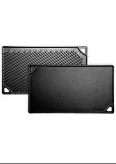 Lodge Reversible Grill and Griddle Combo. Double-Sided Cast Iron Pan with Smooth Side and Ribbed Side