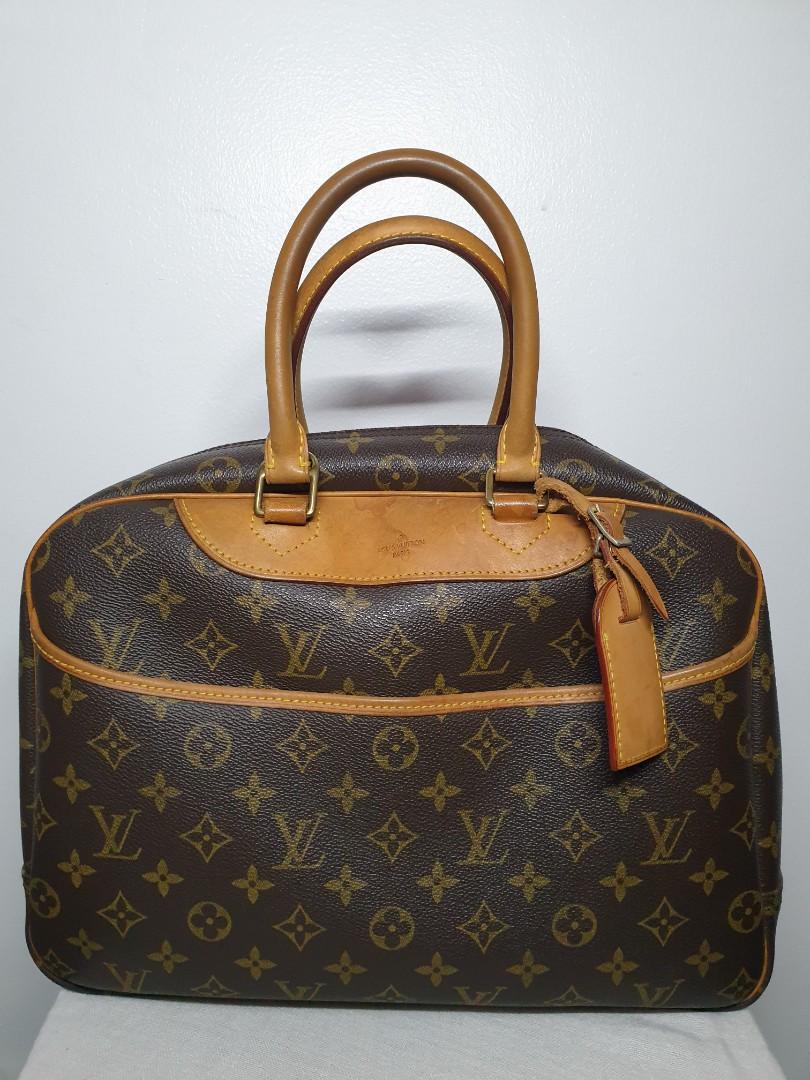 Louie Vuitton Deuville (Category: Luxury Bags & Wallets) located in Manila. Submitted by miajoaquin (Listing ID 1008358277, Image 1). Description: Original Louis Vuitton Deuville Bag. Flaws: none RFS: Decluttering my closet.
