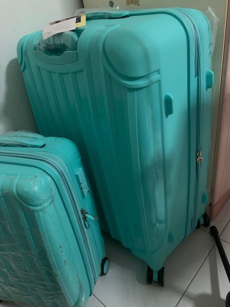 BNWT Mint green brand new Arnold Palmer 29 luggage