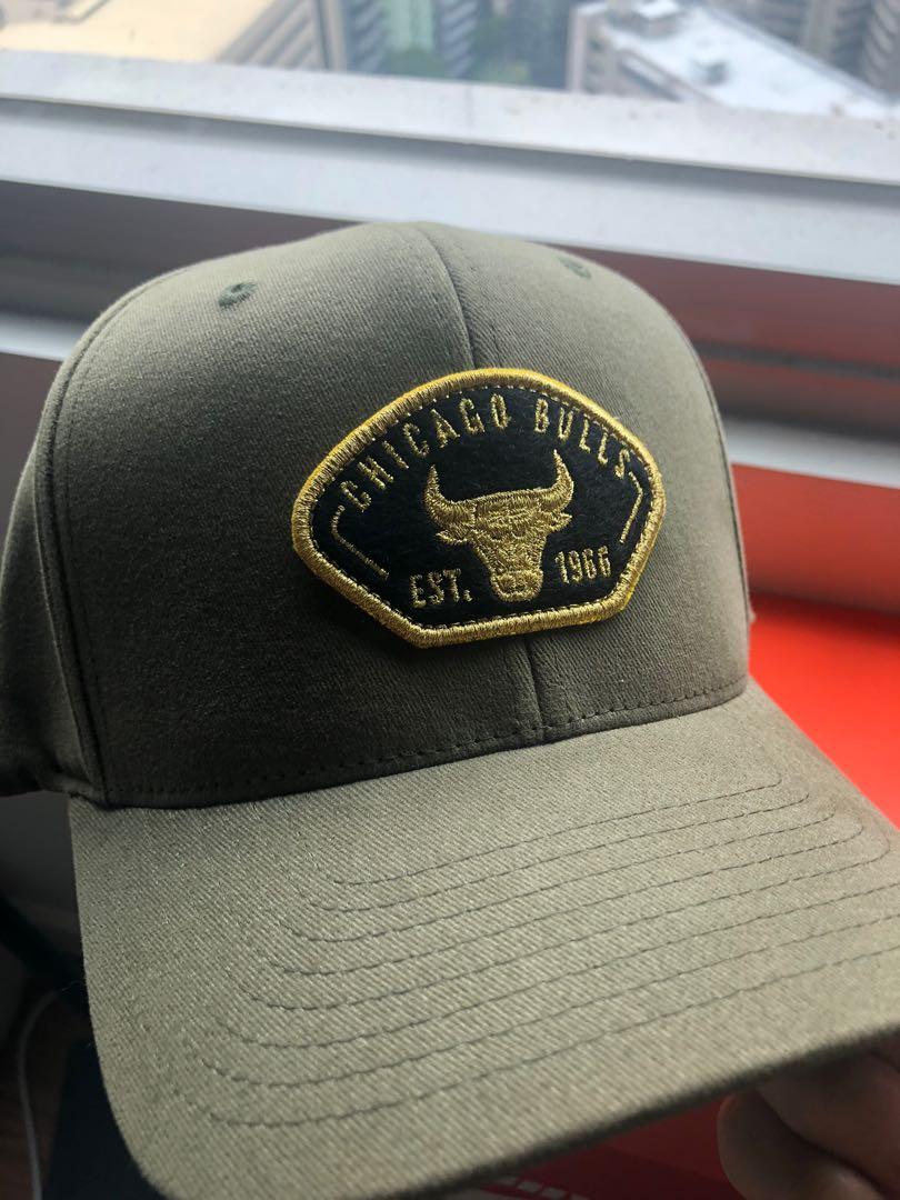 green chicago bulls hat