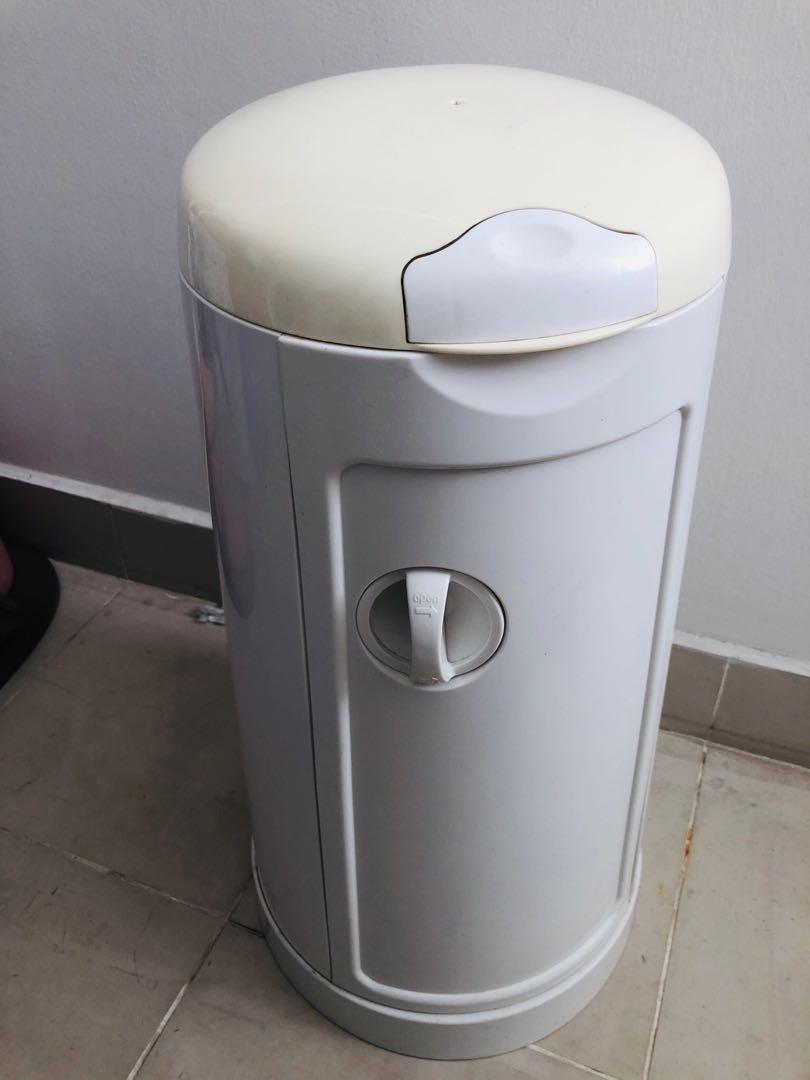 munchkin baby diaper pail