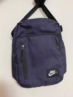 NIKE 側背小包 深紫色