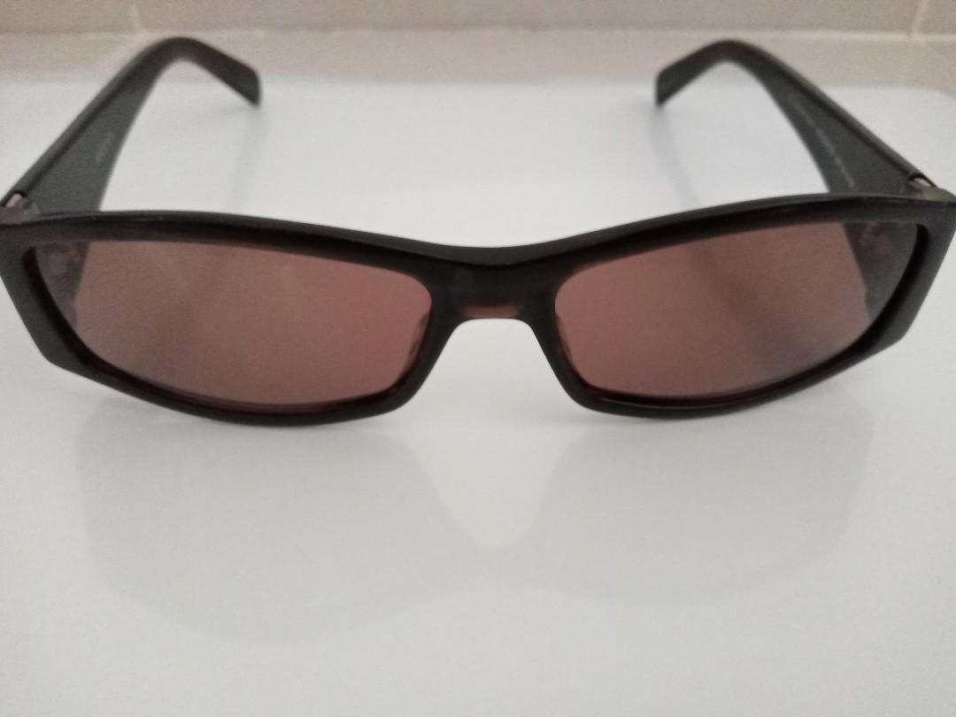 Rectangular Gucci Sunglass (Category: Sunglasses & Eyewear) located in Singapore. Submitted by ros2006 (Listing ID 1008278504, Image 1). Description: 100% Authentic Gucci I bought at Sunglasses Shop quite long.. Box,Cover,Cards already throw away... I selling because wanna to change Model Trade in consider.