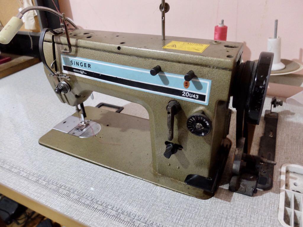 Singer 20u43 zigzag/straight/embroidery sewing machine, Hobbies & Toys