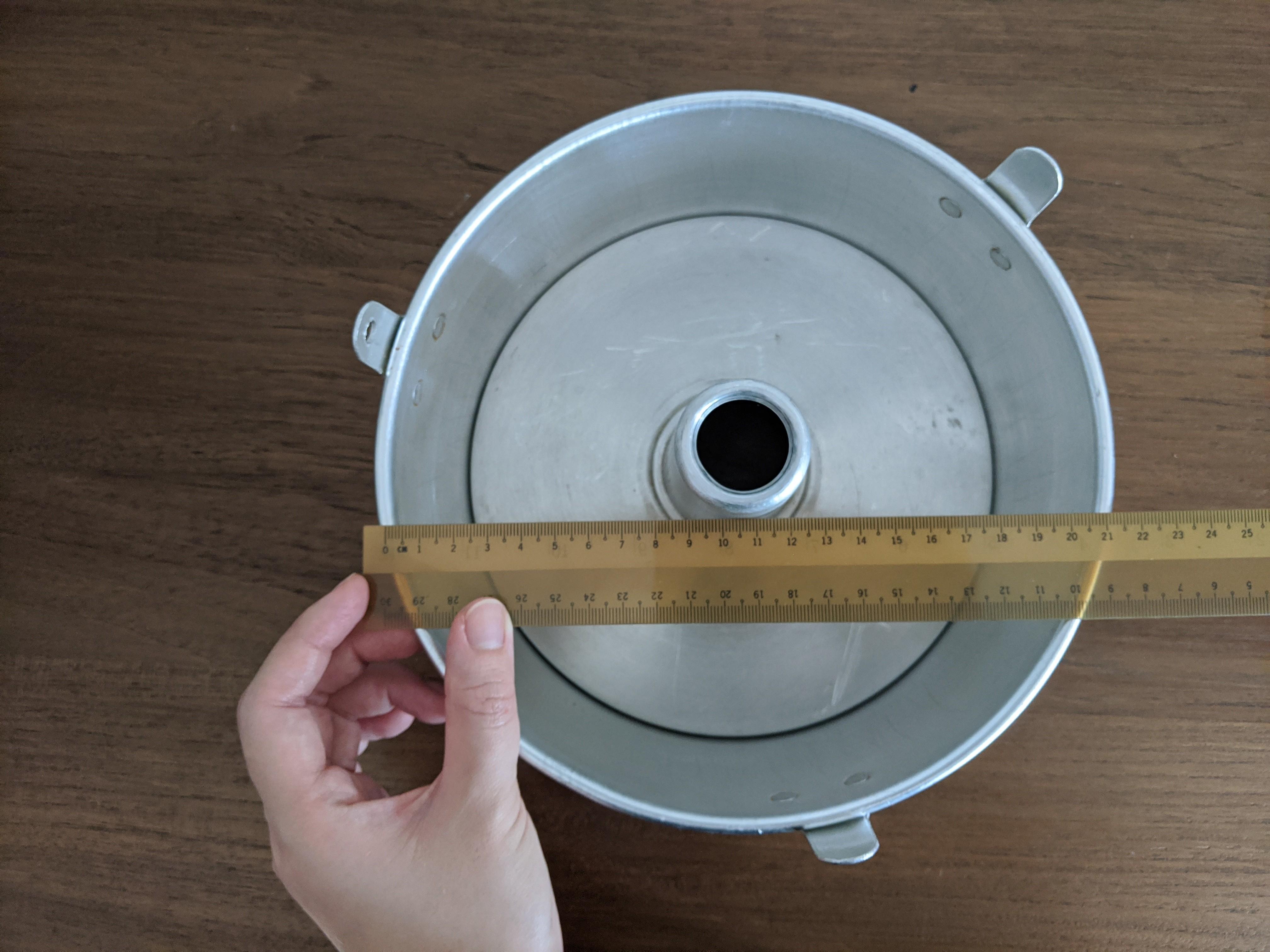 21cm Chiffon Cake Tin Furniture Home Living Kitchenware Tableware 21cm-chiffon-cake-tin-furniture-home-living-kitchenware-tableware