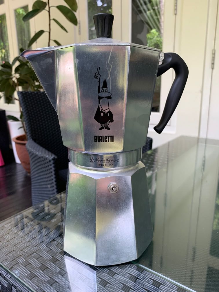 Bialetti Moka Express 12 Cup, TV & Home Appliances, Kitchen Appliances,  Coffee Machines & Makers on Carousell